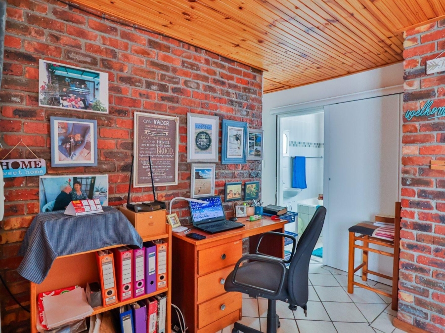 5 Bedroom Property for Sale in De Kelders Western Cape